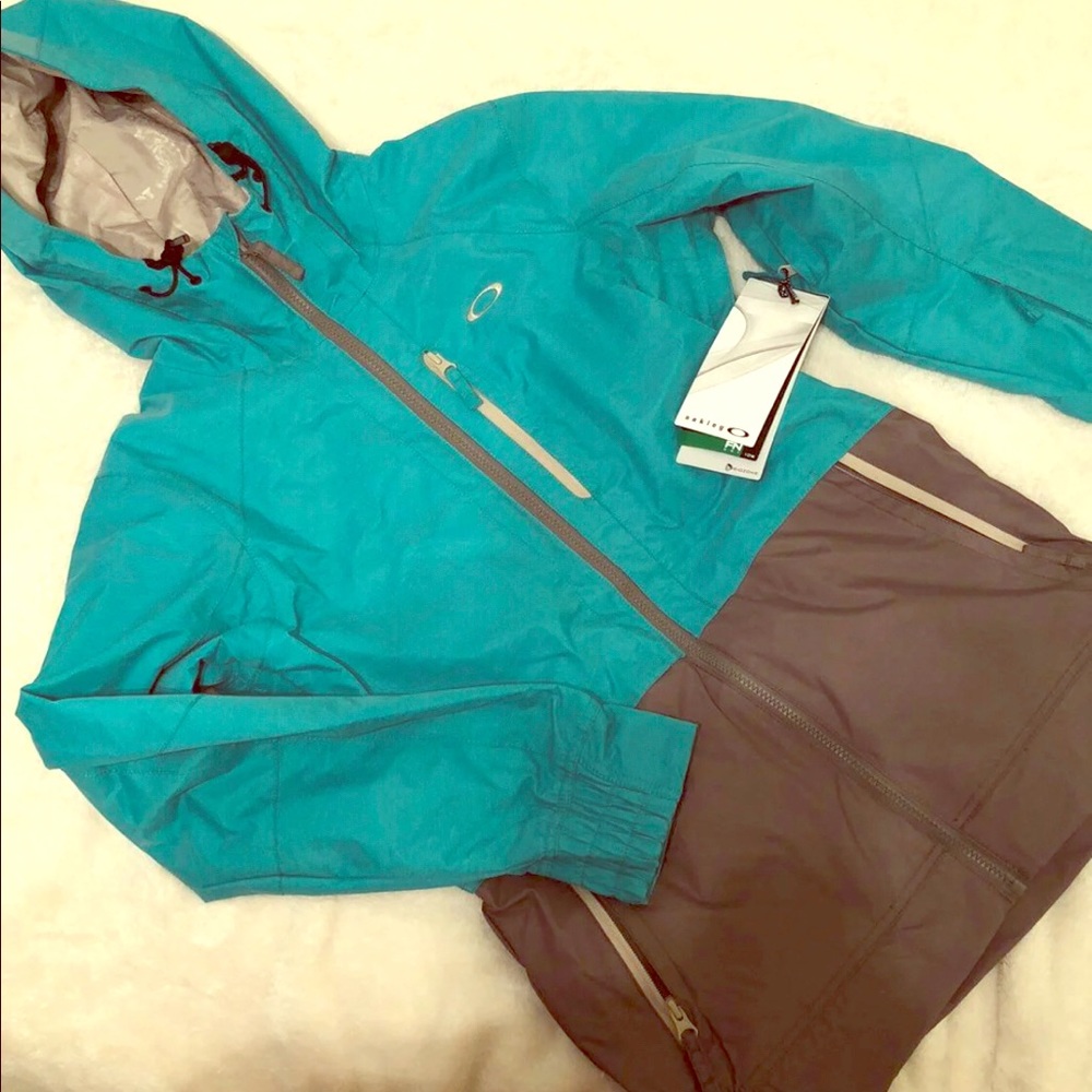 ✨ Oakley Huckleberry Biozone Shell Jacket ✨